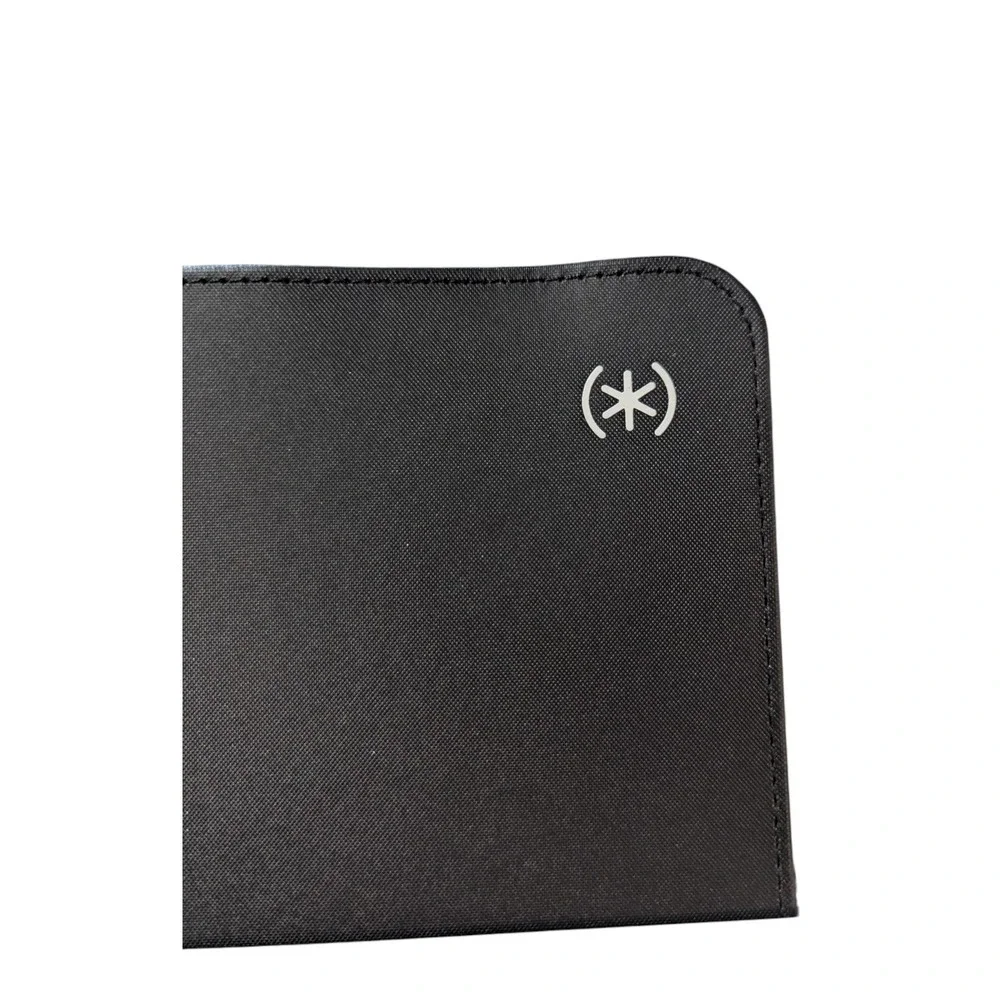 Oo4-OS‎ Speck iPad 11